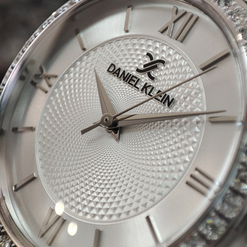 ساعت دنیل کلین با طراحی مینیمال